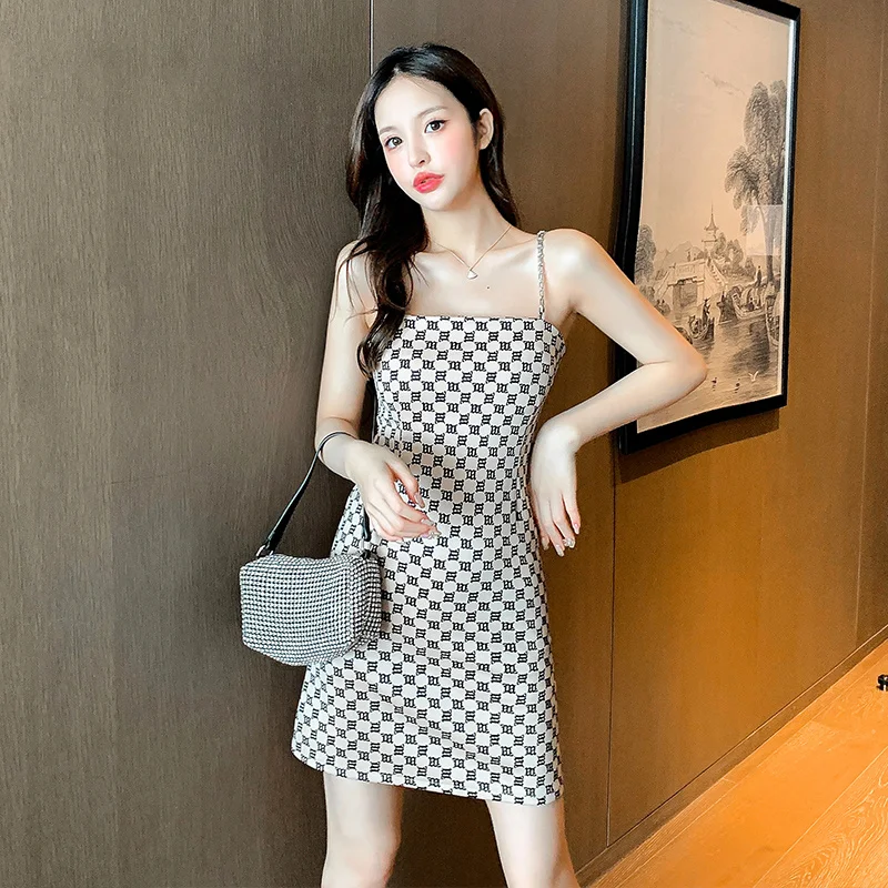 European Station Plaid Sexy Suspender Dress Women's Design Chain Slimming BM Style Waist-Slimming Dress Short Western Style
European Station Plaid Sexy Suspender Dress Women's Design Chain Slimming BM Style Waist-Slimming Dress Short Western Style