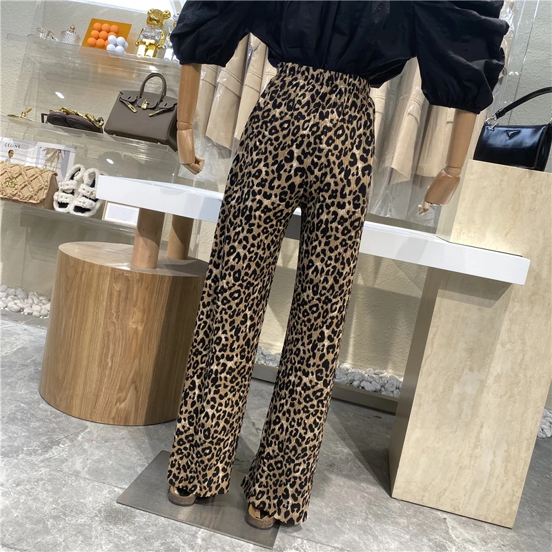 Loose Slimming Pleated Leopard Print Casual Pants for Women Elastic Waist Mopping Pants Female Thin High Street Pleated Trousers
Loose Slimming Pleated Leopard Print Casual Pants for Women Elastic Waist Mopping Pants Female Thin High Street Pleated Trousers