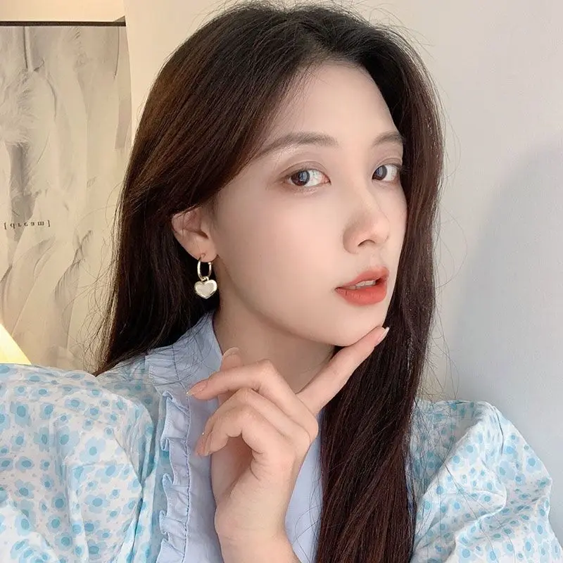 2021 New trend sweet love earear hook exquisite simple style girly temperament thin face pop earrings jewelry 
2021 New trend sweet love earear hook exquisite simple style girly temperament thin face pop earrings jewelry
