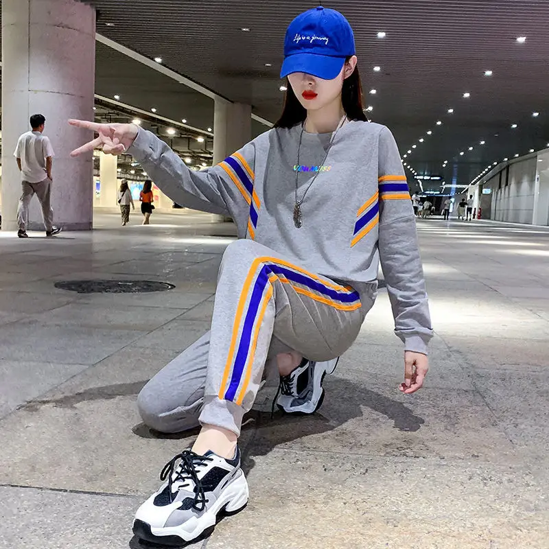 Casual Sweater Two-piece Western Style Long Sleeve Sports Suit Women 2021 New Spring and Autumn Fashion Trend Loose Korean
Casual Sweater Two-piece Western Style Long Sleeve Sports Suit Women 2021 New Spring and Autumn Fashion Trend Loose Korean