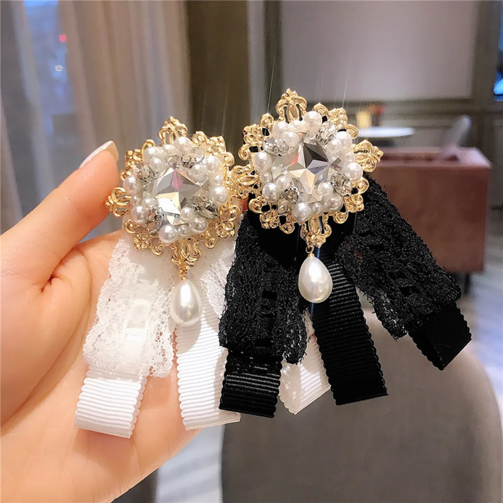 New Fashion Lace Ribbon Bow Tie Brooch Rhinestone Pearl Necktie Pin And Brooches Shirt Dress Luxury Clothing Women Accessories
New Fashion Lace Ribbon Bow Tie Brooch Rhinestone Pearl Necktie Pin And Brooches Shirt Dress Luxury Clothing Women Accessories