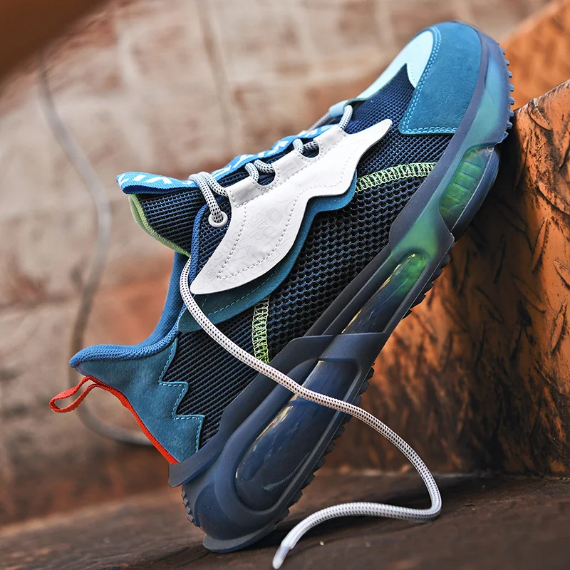 Sneakers 
Sneakers