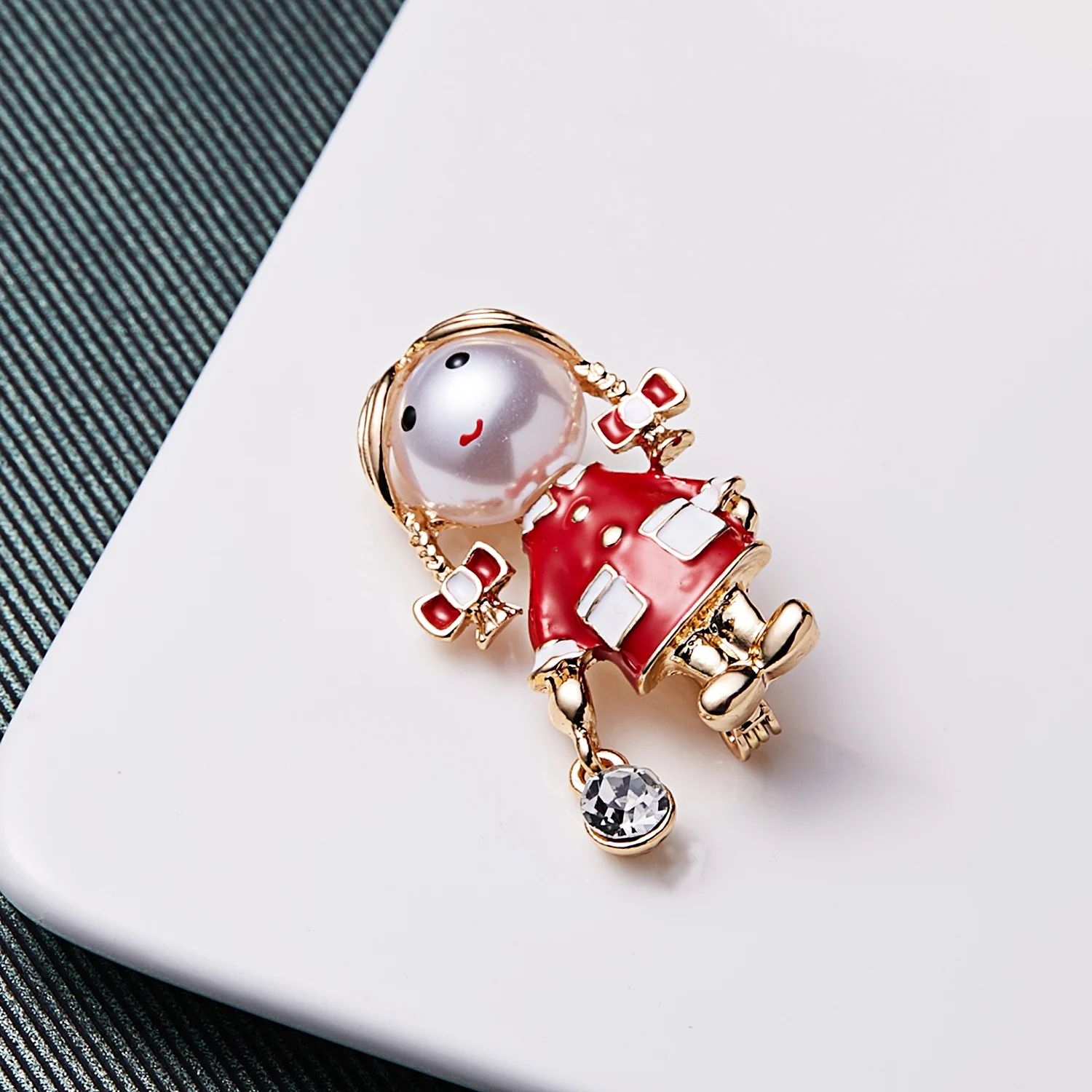 Lovely Happy Girl Brooches For Women Pearl Zircon Gold Pins Cute Figure Brooch Casual Party Brooch Jewelry Top Quality Gifts
Lovely Happy Girl Brooches For Women Pearl Zircon Gold Pins Cute Figure Brooch Casual Party Brooch Jewelry Top Quality Gifts
