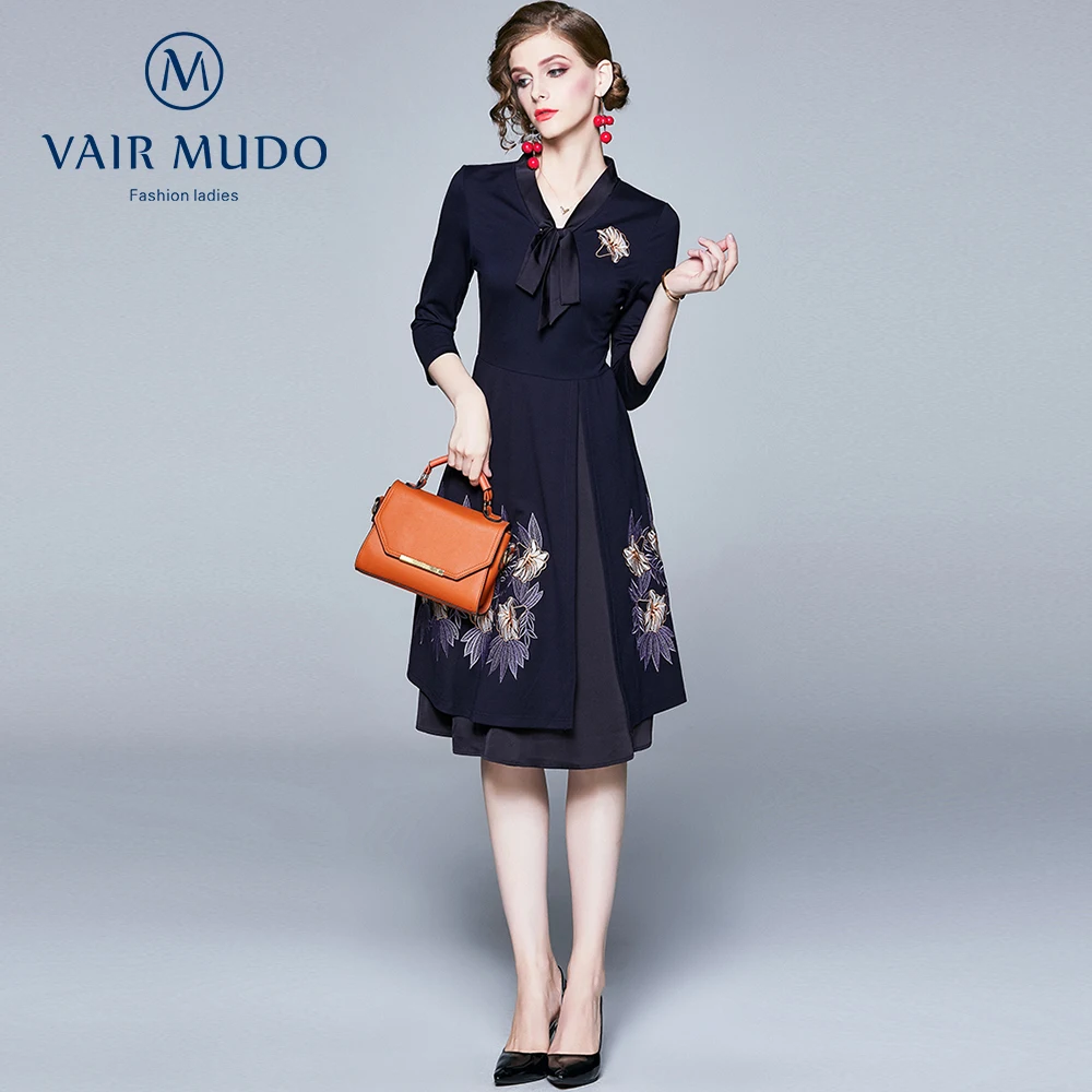 Ladies Navy blu Dress Embroidered Splicing Shirt Dress V-neck Zipper Solid Color Seven Points Long Sleeve Mid-length Dress Y-549
Ladies Navy blu Dress Embroidered Splicing Shirt Dress V-neck Zipper Solid Color Seven Points Long Sleeve Mid-length Dress Y-549