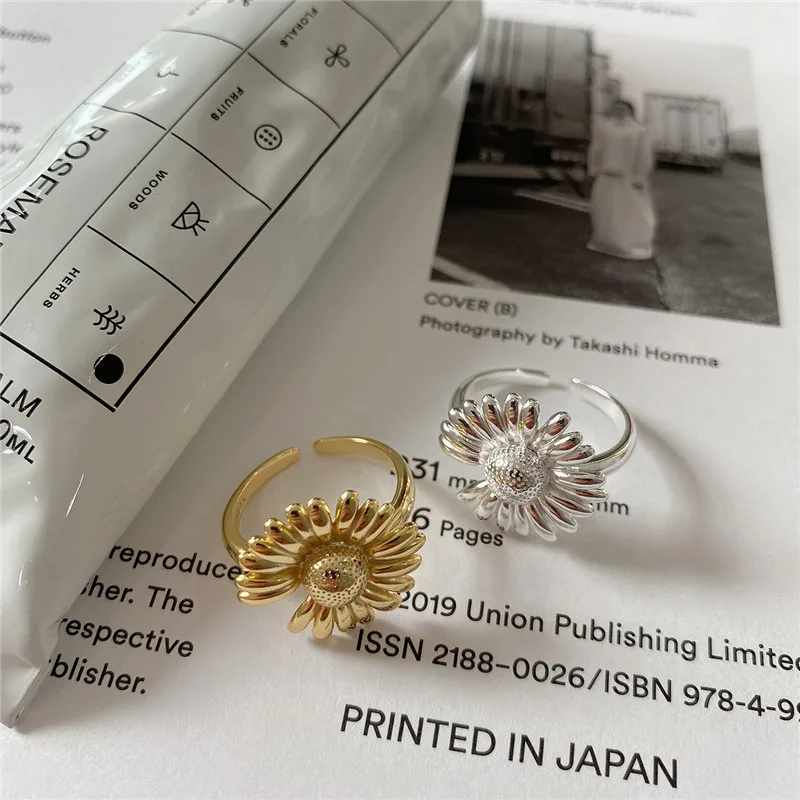 RUIYI Real 925 Sterling Silver Fresh Daisy Couples Lovers Chic Rings Women Exquisite Fashion Finger Rings Silver Gold Niche Ring
RUIYI Real 925 Sterling Silver Fresh Daisy Couples Lovers Chic Rings Women Exquisite Fashion Finger Rings Silver Gold Niche Ring