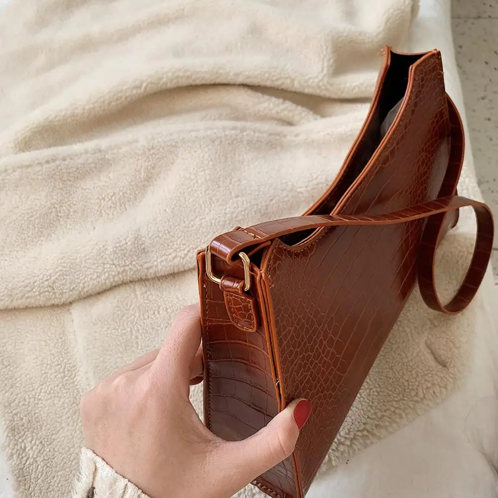Women Handbag Retro Alligator Subaxillary Bag Vintage Small Triangle Square Bags Leather Retro Shoulder Bag Solid Color Tote
Women Handbag Retro Alligator Subaxillary Bag Vintage Small Triangle Square Bags Leather Retro Shoulder Bag Solid Color Tote