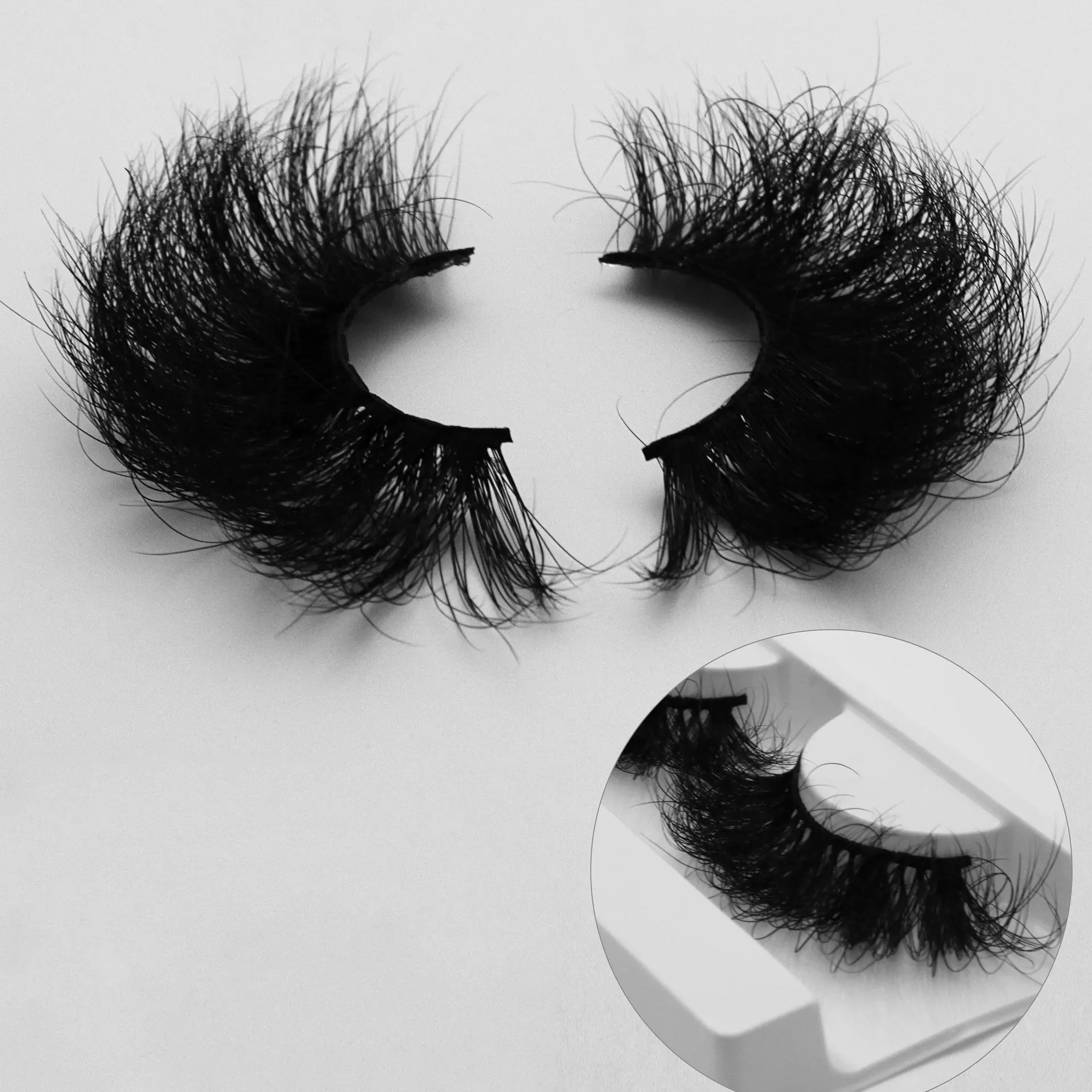 New Style Fried Eyelashes European and American Fluffy Thick and Exaggerated 25Mm Mink False Eyelashes 3D Eyelash Production
New Style Fried Eyelashes European and American Fluffy Thick and Exaggerated 25Mm Mink False Eyelashes 3D Eyelash Production