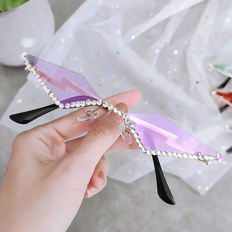 Женские солнцезащитные очки «кошачий глаз» с сеткой 
Женские солнцезащитные очки «кошачий глаз» с сеткой