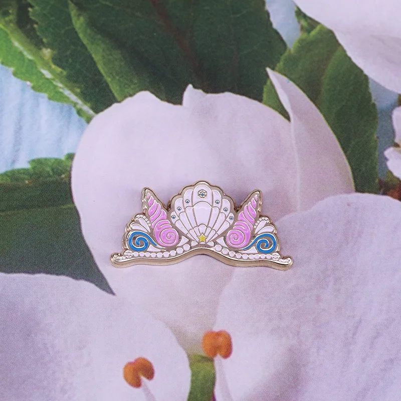 Sale Gorgeous Mermaid Crown Pastel Hard Enamel Pin Mysterious Ocean Treasure Cute Shell and Pearl Brooch Lapel Badge Unique Gift
Sale Gorgeous Mermaid Crown Pastel Hard Enamel Pin Mysterious Ocean Treasure Cute Shell and Pearl Brooch Lapel Badge Unique Gift