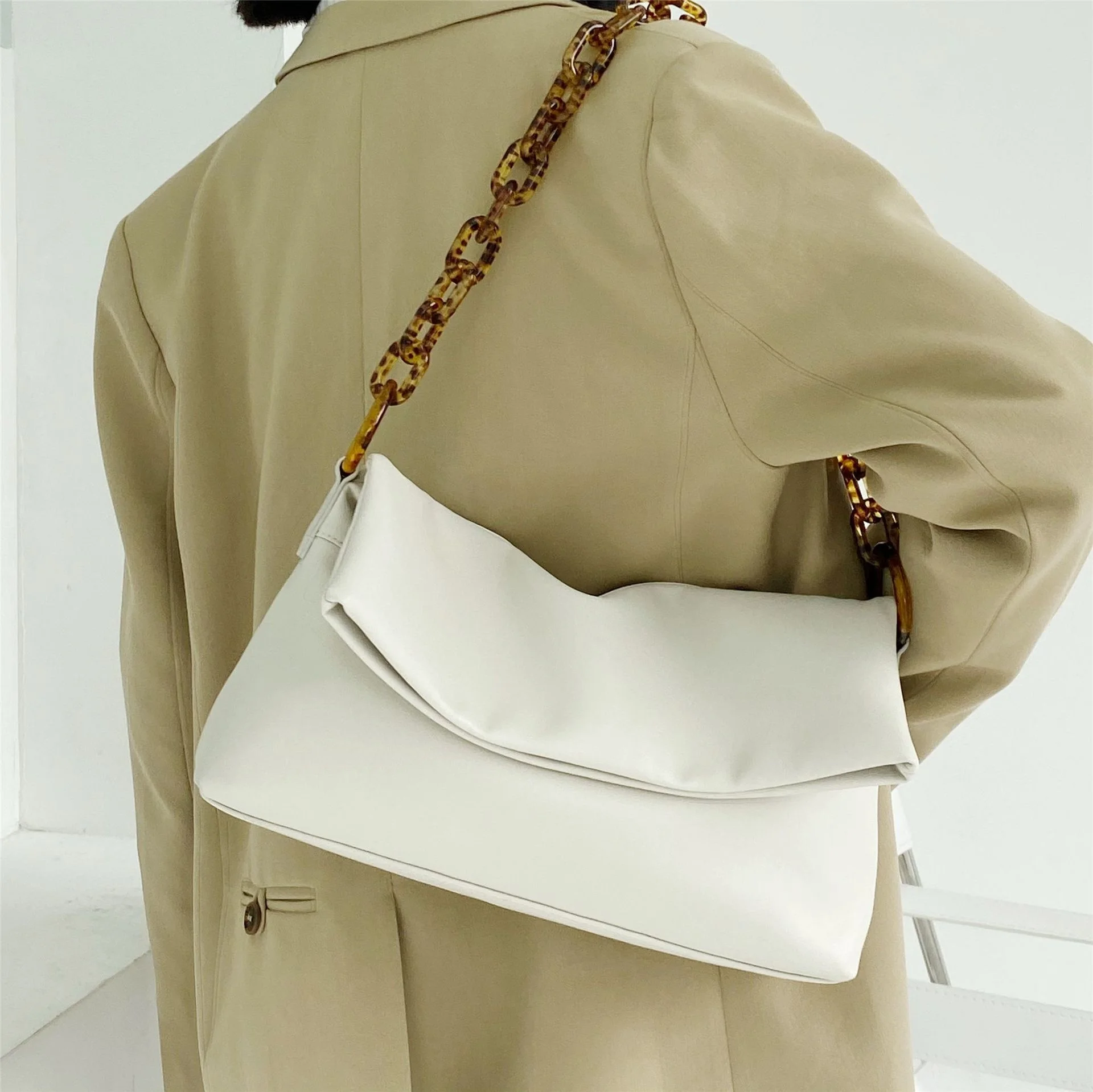 Quality Genuine High Cow Leather Women Shoulder Bags Luxury Designer Spring Chain Crossbody Bags for Ladies Tote Bolsas Feminina
Quality Genuine High Cow Leather Women Shoulder Bags Luxury Designer Spring Chain Crossbody Bags for Ladies Tote Bolsas Feminina