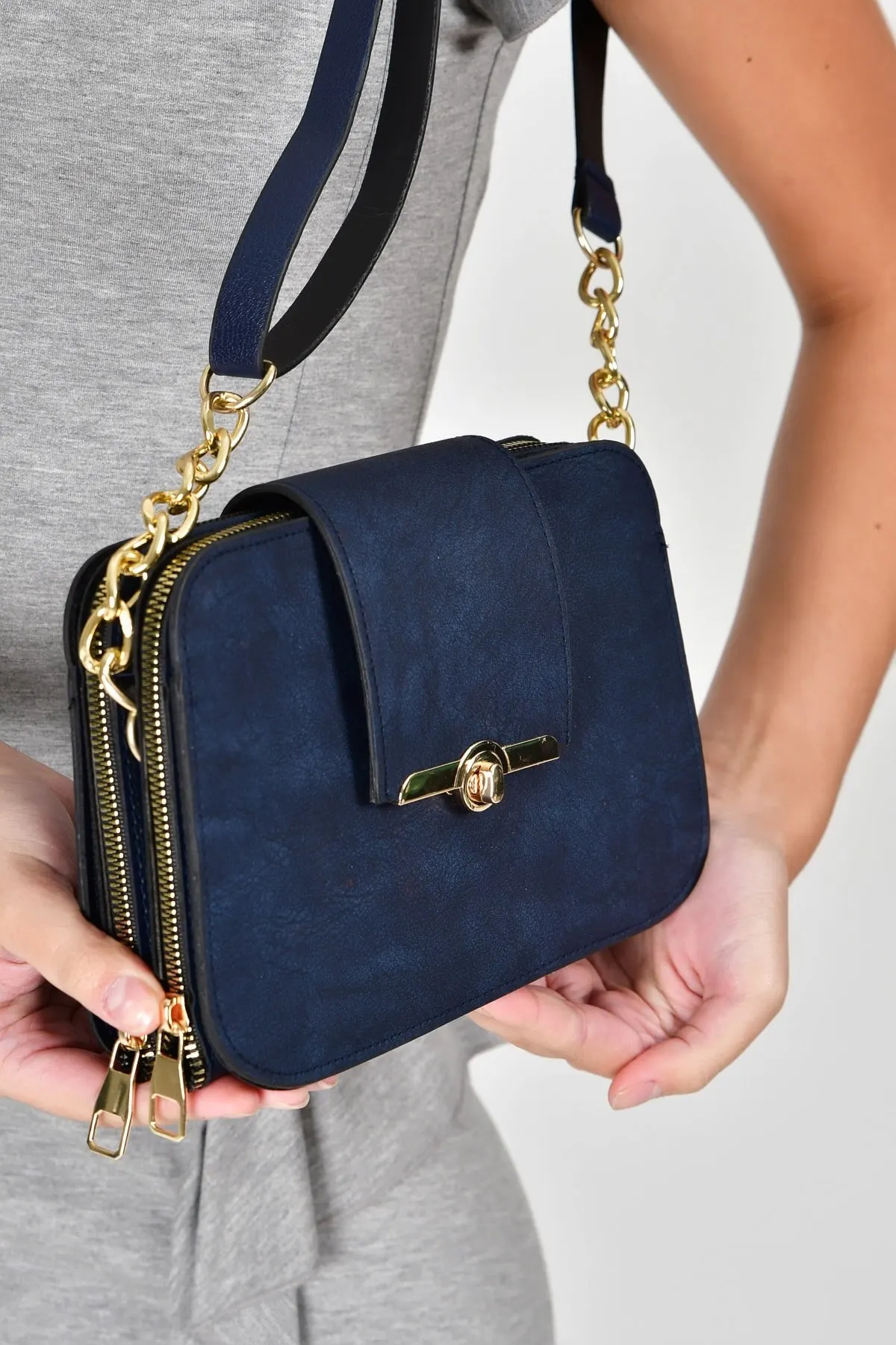 Темно-Синяя Женская сумка через плечо с полуцепочкой и замком, женская сумка, женская сумка на ремешке через плечо, удерживающая сумка, топ
Темно-Синяя Женская сумка через плечо с полуцепочкой и замком, женская сумка, женская сумка на ремешке через плечо, удерживающая сумка, топ