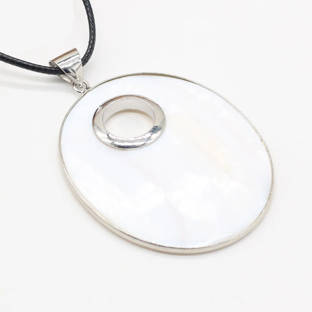 2023 Necklace for Women White Oval Natural Mother of Pearl Shell Alloy Pendant Neck Chain Luxury Vintage Jewelry Gift Wholesale
2023 Necklace for Women White Oval Natural Mother of Pearl Shell Alloy Pendant Neck Chain Luxury Vintage Jewelry Gift Wholesale