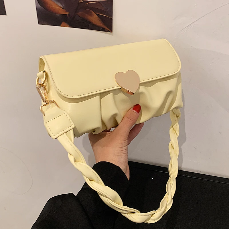 Popular foreign cloud female bag 2021 summer new trend fashion solid color wild fold single-shoulder underarm bag high quality
Popular foreign cloud female bag 2021 summer new trend fashion solid color wild fold single-shoulder underarm bag high quality