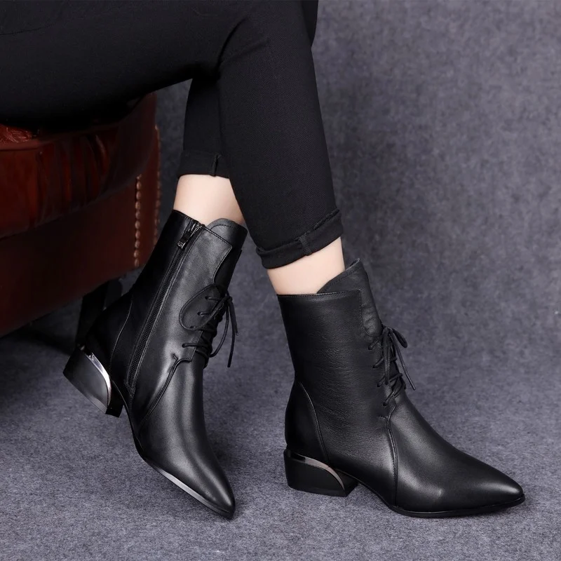 2021 Autumn and Winter Lace-up Short Boots Women's Thick-heeled Martin Boots Low-heel Leather Boots Pointed Toe Single Boots
2021 Autumn and Winter Lace-up Short Boots Women's Thick-heeled Martin Boots Low-heel Leather Boots Pointed Toe Single Boots