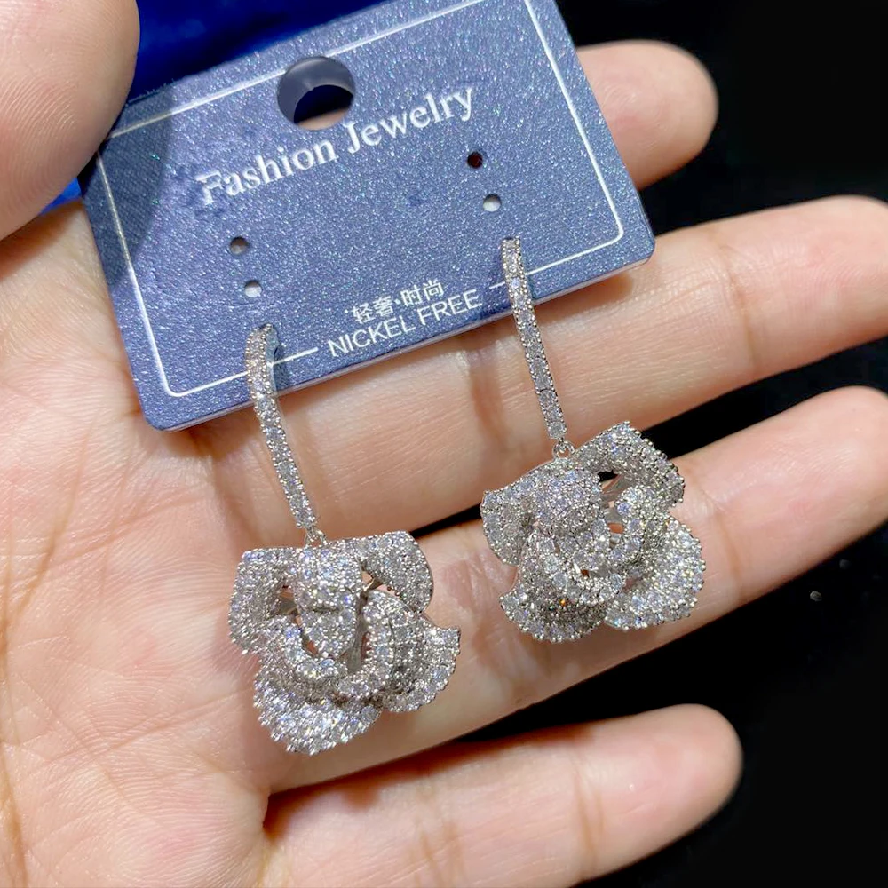 ASNORA New Retro Elegant Exaggerated Three-Dimensional Flower Cubic Zirconia Rose Earrings Fashion Sweet Style Accessories
ASNORA New Retro Elegant Exaggerated Three-Dimensional Flower Cubic Zirconia Rose Earrings Fashion Sweet Style Accessories