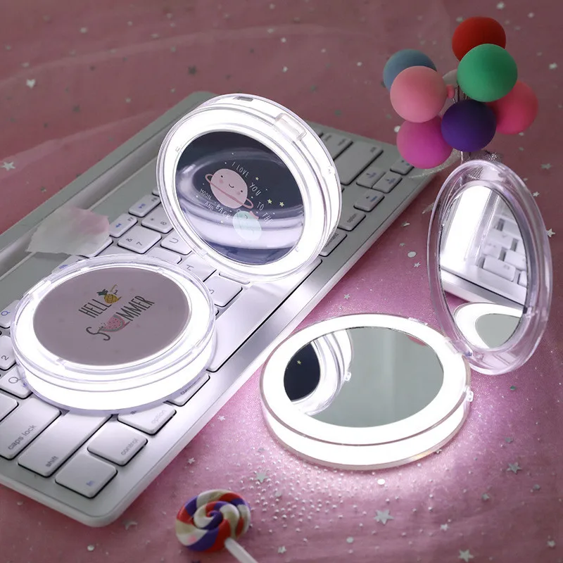 Portable LED Light Makeup Mirror Vanity Lights Compact Make Up Pocket Mirrors Vanity Cosmetic Hand Folding Led Mirror Lamp Gift
Portable LED Light Makeup Mirror Vanity Lights Compact Make Up Pocket Mirrors Vanity Cosmetic Hand Folding Led Mirror Lamp Gift
