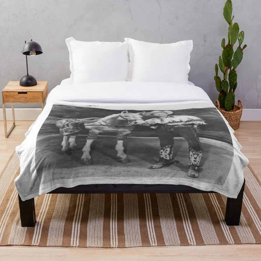 Roy R and Trigger Throw Blanket Printing Soft Blanket Throw On Home/Sofa/Bedding Portable Adult Travel Cover Blanket
Roy R and Trigger Throw Blanket Printing Soft Blanket Throw On Home/Sofa/Bedding Portable Adult Travel Cover Blanket