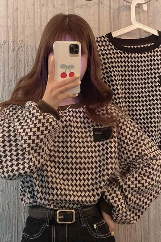 Autumn and winter new korean version of houndstooth thickened round neck loose top retro ancient long-sleeved sweater for women
Autumn and winter new korean version of houndstooth thickened round neck loose top retro ancient long-sleeved sweater for women