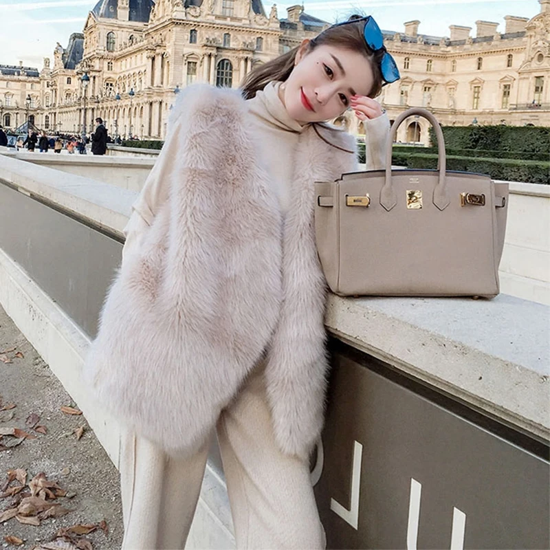 2019 New Autumn Winter Female Imitation Fox Fur Waistcoats Large Size Women V Neck Sleeveless Jacket cc1302
2019 New Autumn Winter Female Imitation Fox Fur Waistcoats Large Size Women V Neck Sleeveless Jacket cc1302