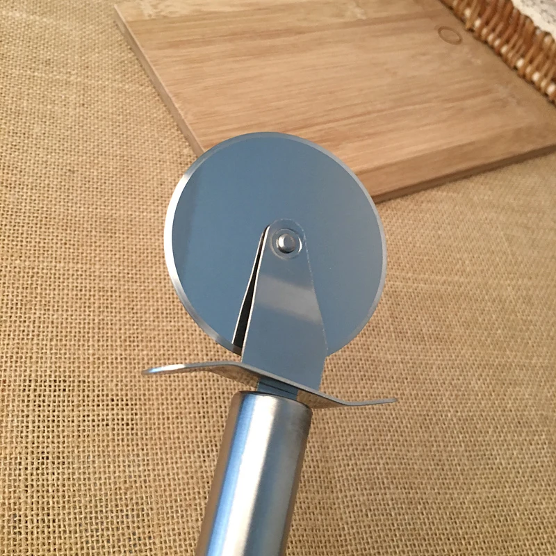 Stainless Steel Pizza Wheel Pizza Cutter Kitchen Tool Cutting Pizza Tool Kitchen Accessory Tool 
Stainless Steel Pizza Wheel Pizza Cutter Kitchen Tool Cutting Pizza Tool Kitchen Accessory Tool