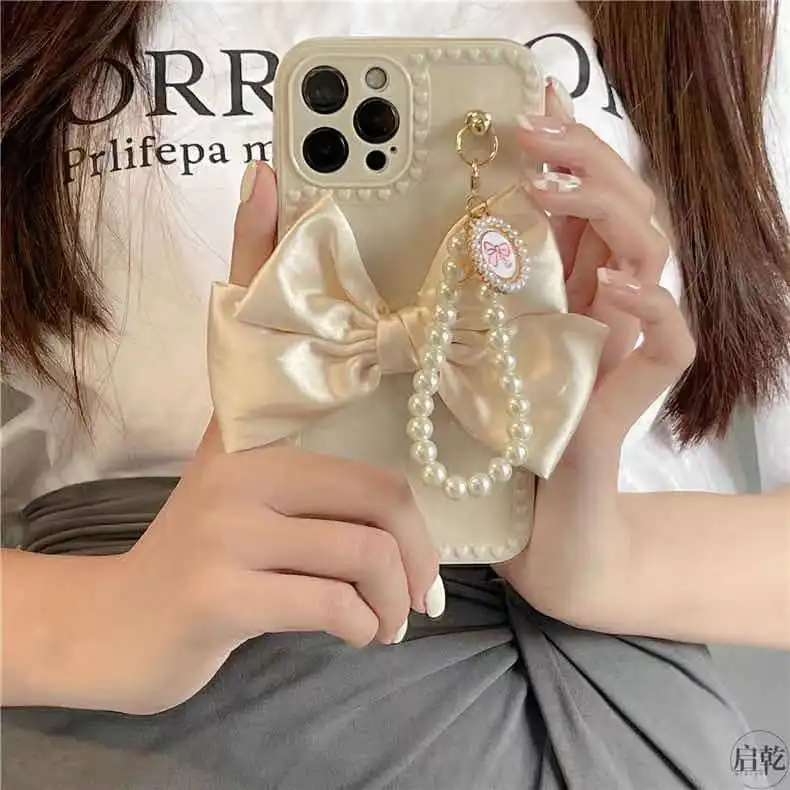 DIY Pearl Handheld Pendant Bowknot Phone Case For iPhone13promax 11 12 Pro Max Mini iX Xr Xsmax Se2020 7 7plus 8 8+ Soft Case
DIY Pearl Handheld Pendant Bowknot Phone Case For iPhone13promax 11 12 Pro Max Mini iX Xr Xsmax Se2020 7 7plus 8 8+ Soft Case