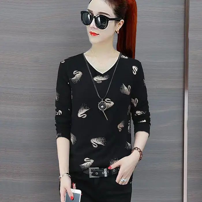 2021 autumn new long sleeve t-shirt jacket women's fashion Korean slim Joker printed v-neck bottoming shirt
2021 autumn new long sleeve t-shirt jacket women's fashion Korean slim Joker printed v-neck bottoming shirt