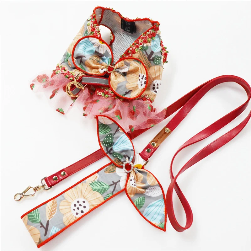 Dog Dress Harness Leash Set for Small Medium Dogs Cat Walking Summer Floral Print Luxury Design Puppy Short Dress with Pearl Bow
Dog Dress Harness Leash Set for Small Medium Dogs Cat Walking Summer Floral Print Luxury Design Puppy Short Dress with Pearl Bow
