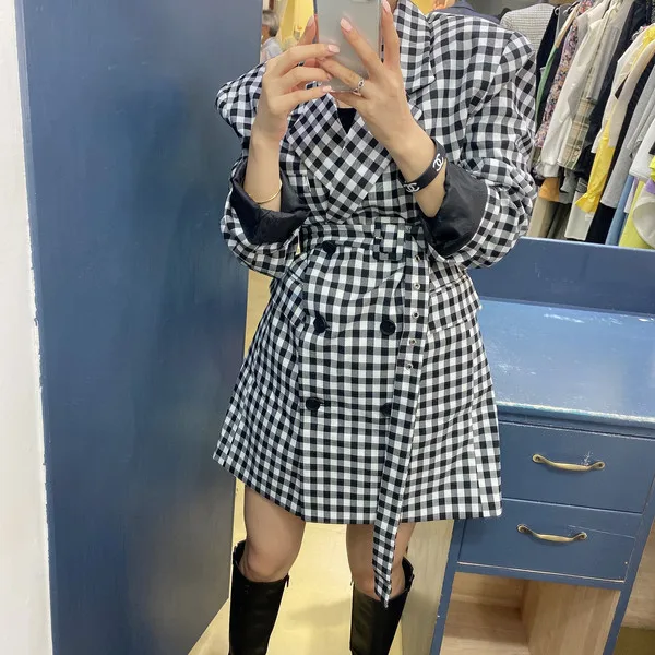 South Korea ins Plaid double breasted, loose medium length suit, British jacket with belt
South Korea ins Plaid double breasted, loose medium length suit, British jacket with belt