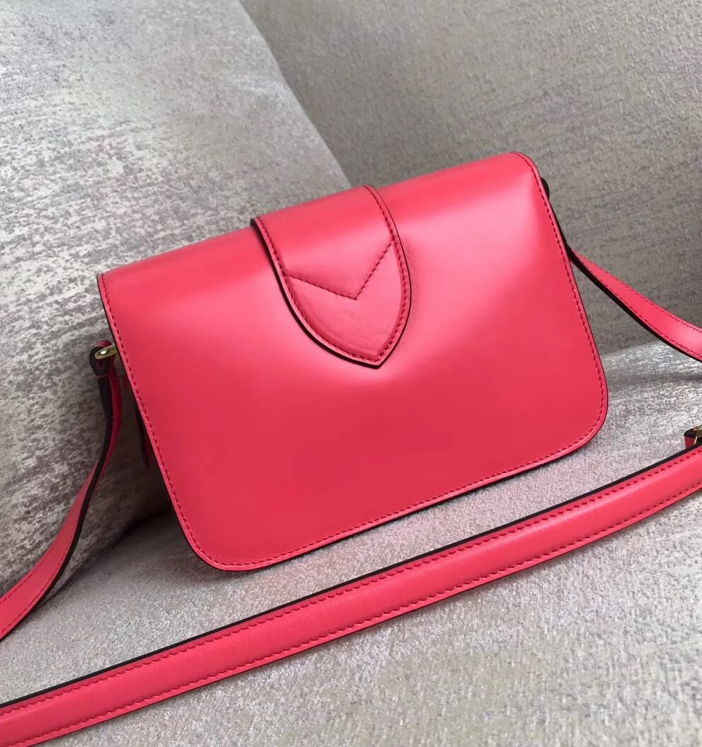 luxury designer women box flap shoulder bag box bag handbag lady box shoulder bag import leather Europe brand top high quality
luxury designer women box flap shoulder bag box bag handbag lady box shoulder bag import leather Europe brand top high quality
