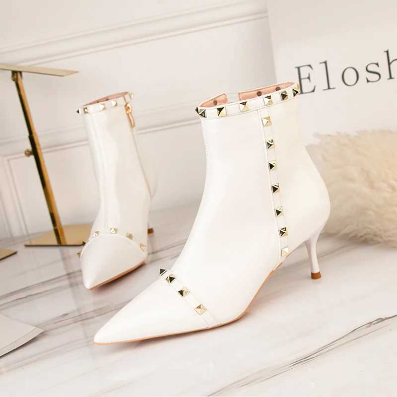 Autumn Women's Boots European American Style Thin Naked Boots Rivet Pointed High Heels Ladies Boot All-match Fashion Shoes
Autumn Women's Boots European American Style Thin Naked Boots Rivet Pointed High Heels Ladies Boot All-match Fashion Shoes