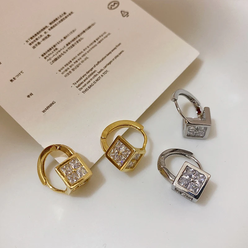 TARCLIY шикарная Геометрическая металлическая маленькая застежка для ушей, простая Индивидуализация, прозрачный куб, искусственная кожа, модн...
TARCLIY шикарная Геометрическая металлическая маленькая застежка для ушей, простая Индивидуализация, прозрачный куб, искусственная кожа, модн...