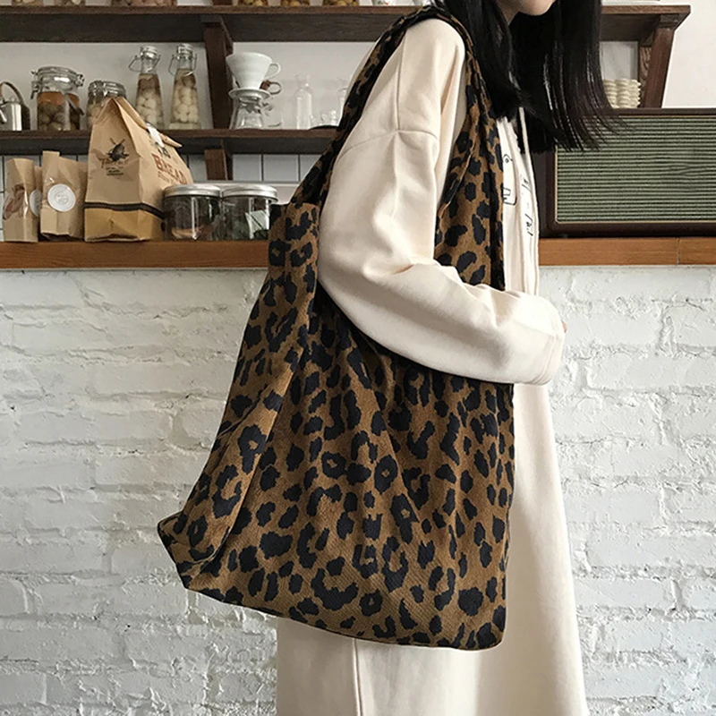 2021 Women's Corduroy Shoulder Bags Retro Leopard Pattern Handbag Thick Tote Bag Female Large Capacity Bucket Bags Shopping Bags
2021 Women's Corduroy Shoulder Bags Retro Leopard Pattern Handbag Thick Tote Bag Female Large Capacity Bucket Bags Shopping Bags