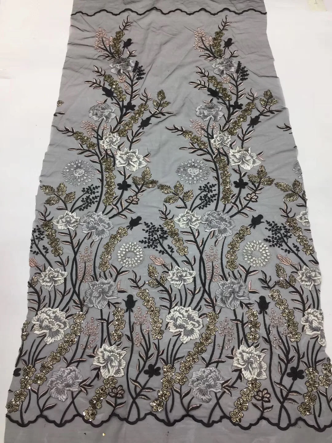 2020 Nigerian Lace Fabric 5 Yards Flower Embroidery Tulle Lace Fabric with Shiny Sequins for Party Wedding XXL-084
2020 Nigerian Lace Fabric 5 Yards Flower Embroidery Tulle Lace Fabric with Shiny Sequins for Party Wedding XXL-084
