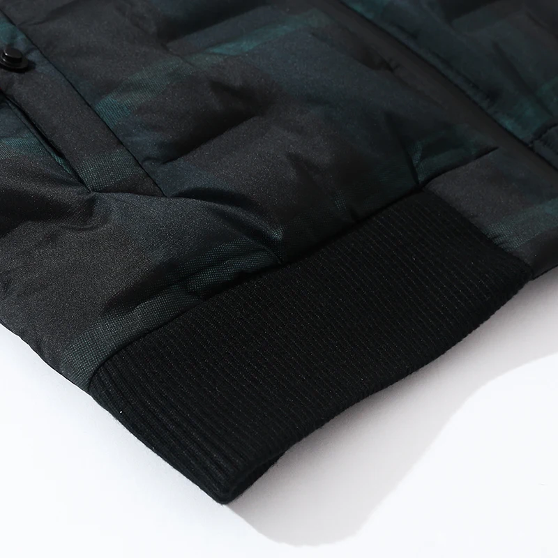 LKSD minimalism fashion plaid short men's down jacket winter trend new stand-up collar light down jacket U18160058
LKSD minimalism fashion plaid short men's down jacket winter trend new stand-up collar light down jacket U18160058