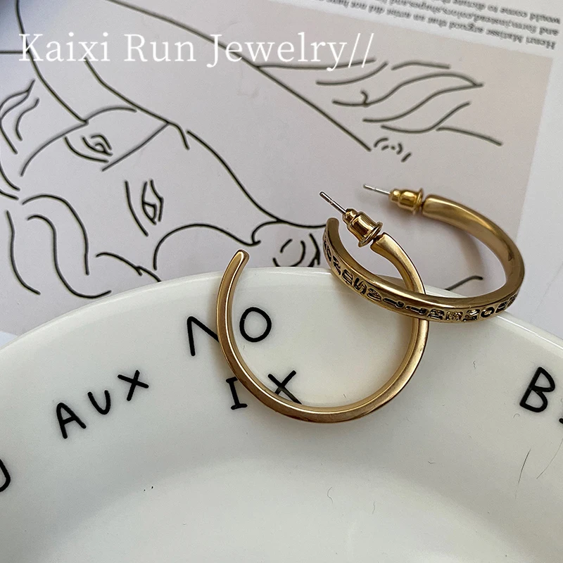 Autumn/winter 2020 New Trendy Korean Version Temperament Fashion Personality Design Sense Fashion Ins Earrings
Autumn/winter 2020 New Trendy Korean Version Temperament Fashion Personality Design Sense Fashion Ins Earrings