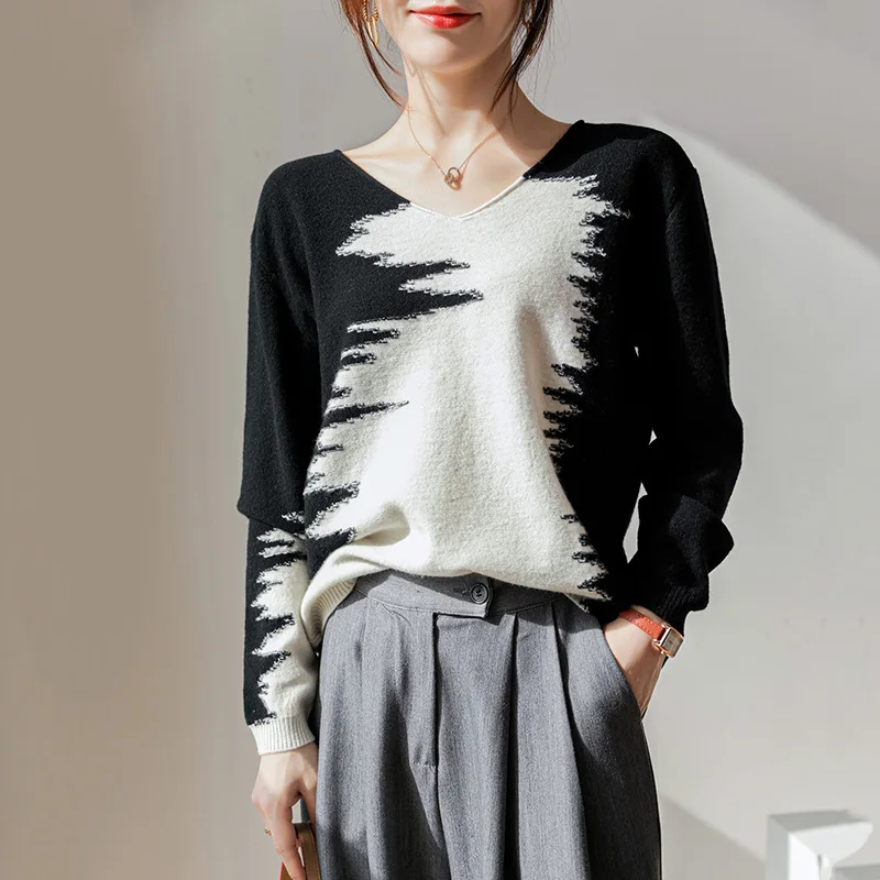 Spring New Ladies Color Matching Pure Wool Knitted V-neck Pullover Slim Loose Cashmere Sweater At Home New Autumn ATTYYWS 
Spring New Ladies Color Matching Pure Wool Knitted V-neck Pullover Slim Loose Cashmere Sweater At Home New Autumn ATTYYWS