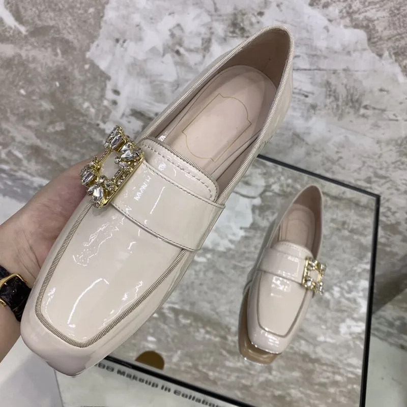 Spring and Summer New Crystal Square Buckle Loafers Female British Style Flat-bottomed Patent Leather Square Toe Pumps
Spring and Summer New Crystal Square Buckle Loafers Female British Style Flat-bottomed Patent Leather Square Toe Pumps
