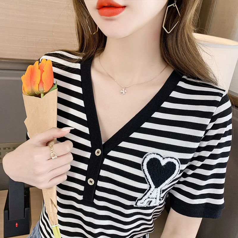 Balck White Stripedcotton Women T Shirt Summer Heart Embroidery Casual Stretch V Neck Short Sleeve Buttons Female Tops New 2021
Balck White Stripedcotton Women T Shirt Summer Heart Embroidery Casual Stretch V Neck Short Sleeve Buttons Female Tops New 2021