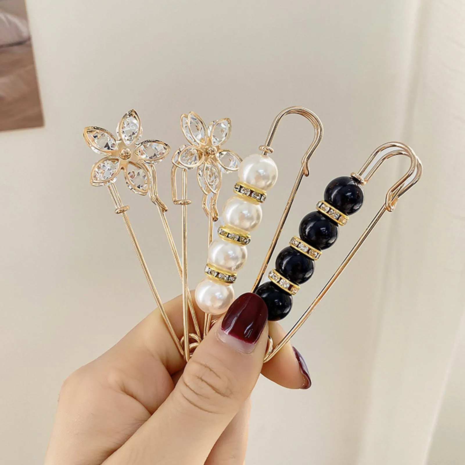 Fashion Pearl Brooch Pin Set Fixed Strap Charm Safety Pin Brooch Sweater Cardigan Clip Chain Brooches Jewelry Decoration
Fashion Pearl Brooch Pin Set Fixed Strap Charm Safety Pin Brooch Sweater Cardigan Clip Chain Brooches Jewelry Decoration