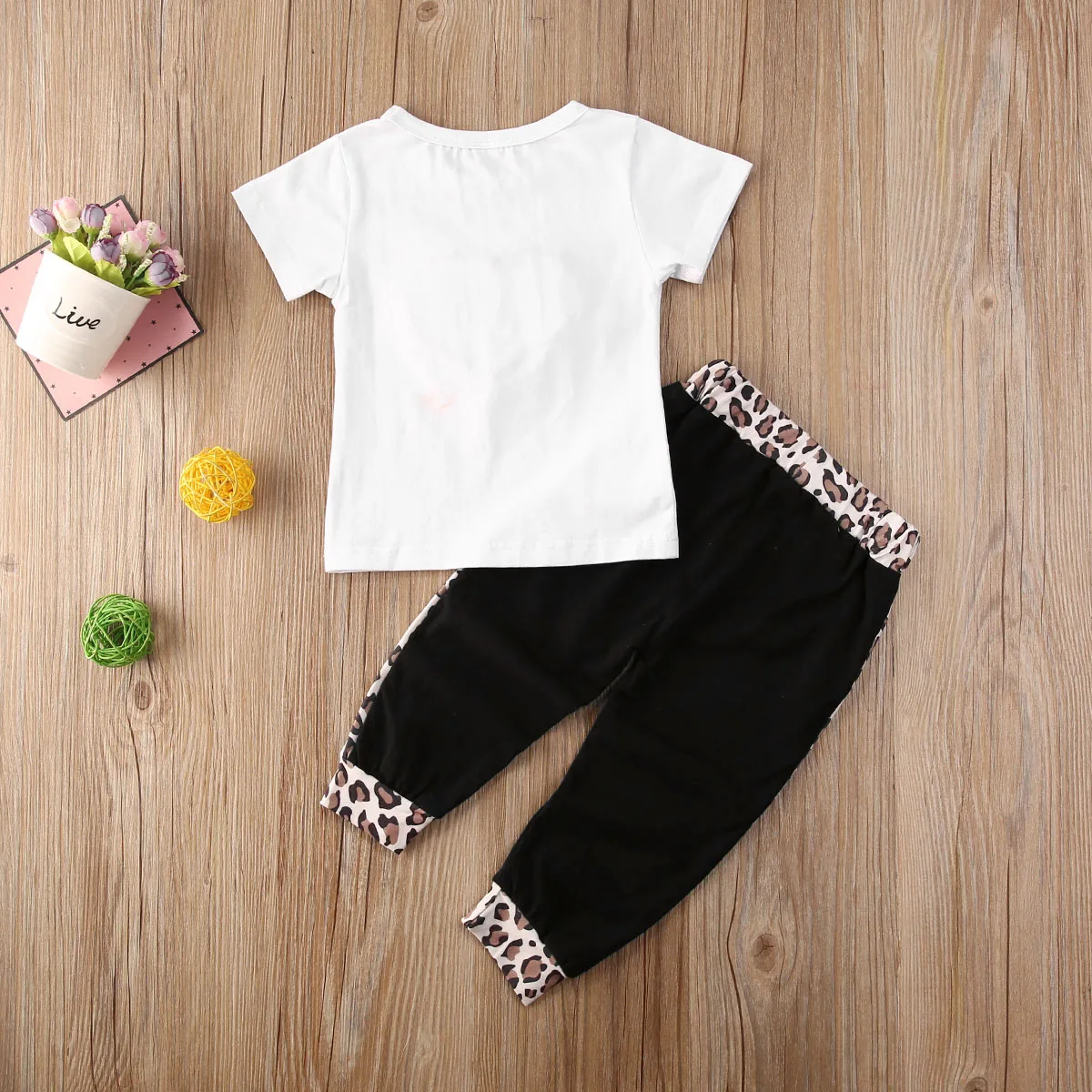 1-5Y Summer Newly Infant Kids Baby Girls Clothes Sets Leopard Heart Print Short Sleeve T Shirts Tops+Pants 
1-5Y Summer Newly Infant Kids Baby Girls Clothes Sets Leopard Heart Print Short Sleeve T Shirts Tops+Pants