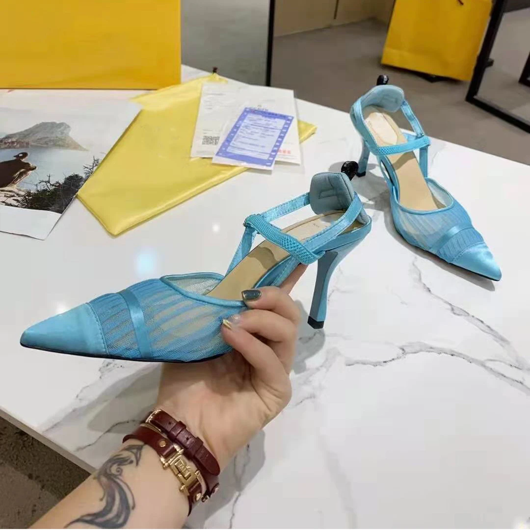 Vallu 2021 summer new silk stitching lace mesh casual all-match Yanhui high-heeled sandals
Vallu 2021 summer new silk stitching lace mesh casual all-match Yanhui high-heeled sandals