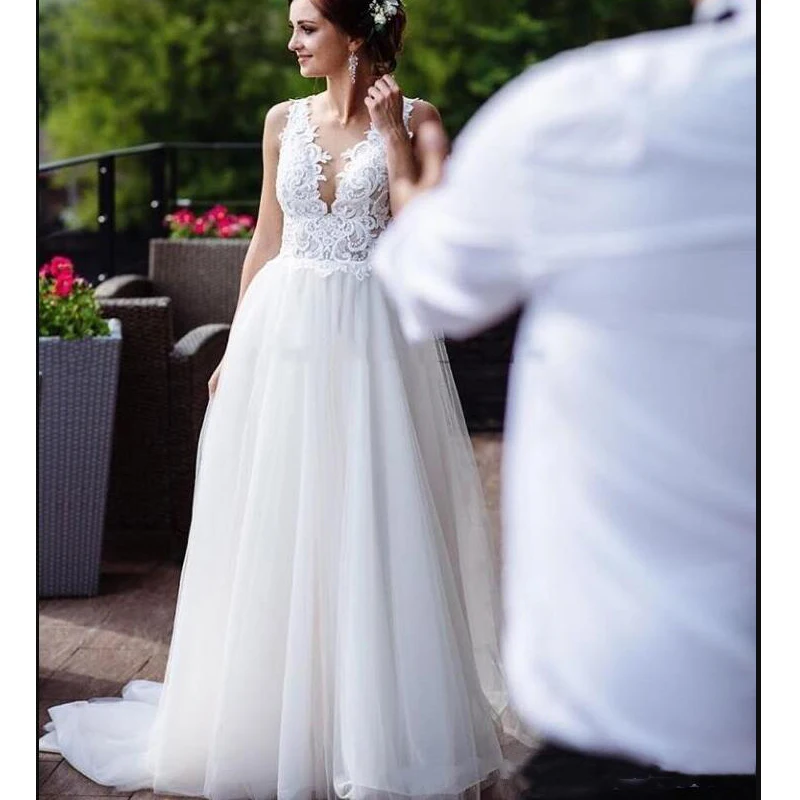Country Wedding Dresses Deep V Neck Backless Sweep Train A Line Appliques Beach Bridal Gowns robes de mariée
Country Wedding Dresses Deep V Neck Backless Sweep Train A Line Appliques Beach Bridal Gowns robes de mariée