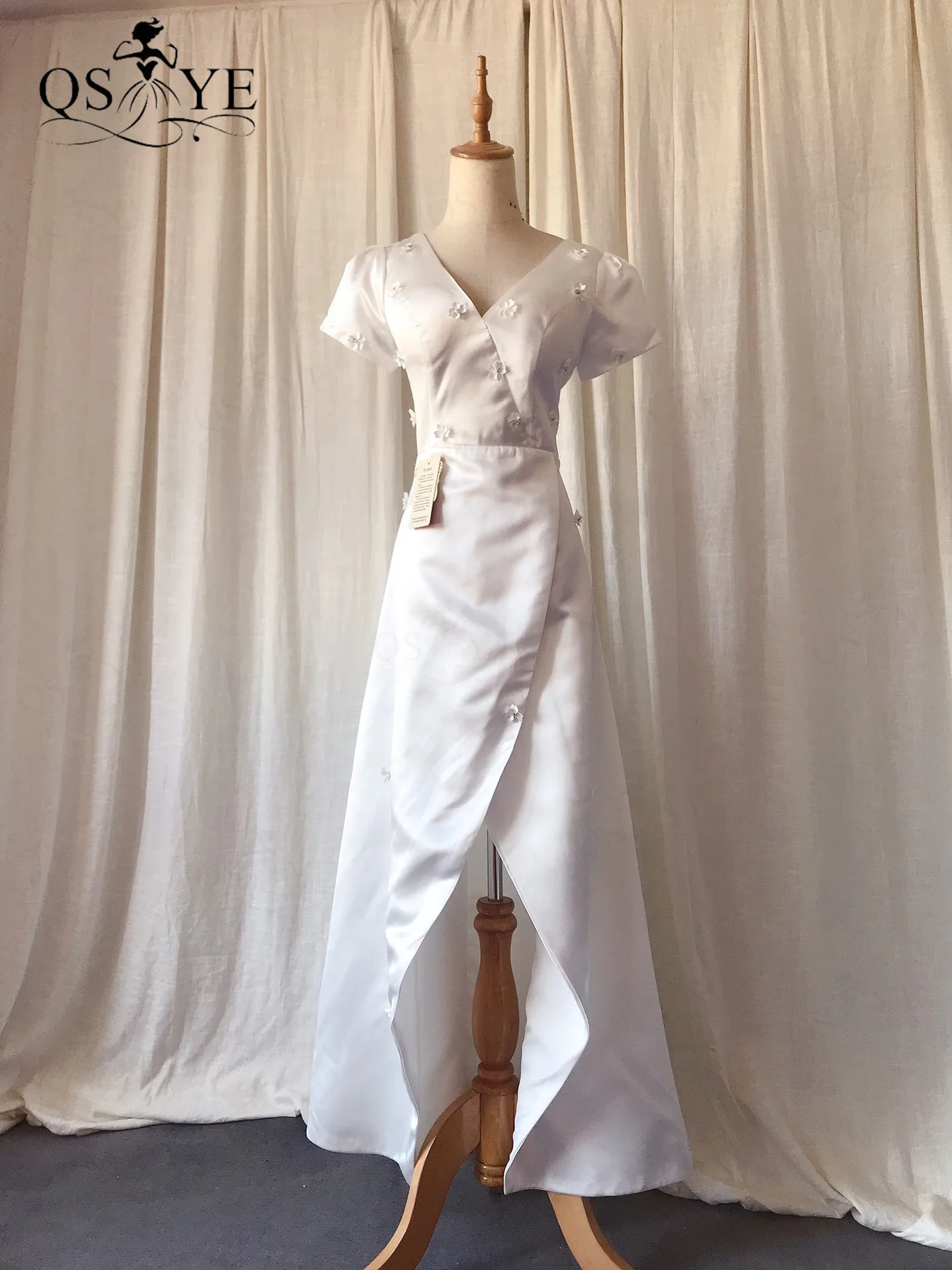 Broken Size White Prom Short Dress Satin Evening Dress Flowers Short Sleeves Formal Party Dress V Neck Front Split Gown
Broken Size White Prom Short Dress Satin Evening Dress Flowers Short Sleeves Formal Party Dress V Neck Front Split Gown