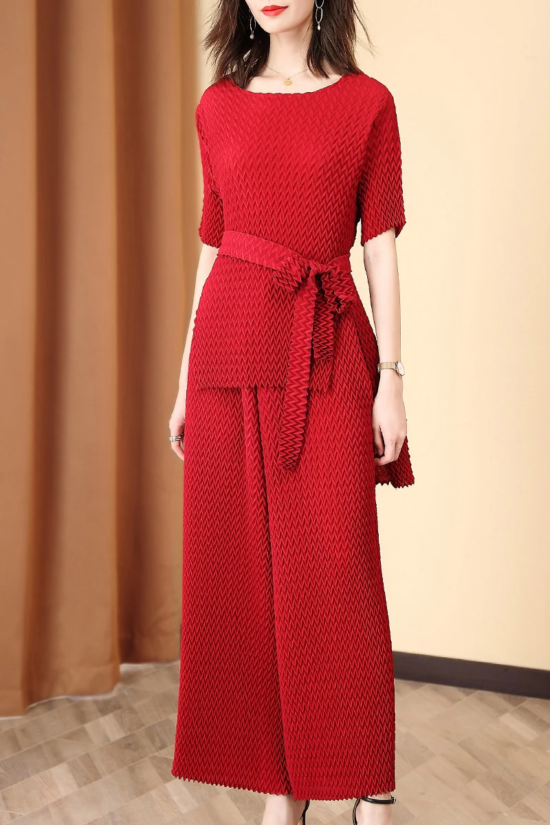 Plus Size Pant Suits Women 2020 Summer New Red Stretch Miyake Pleated Round Neck Short sleeve Top + Elastic Waist Pants Set
Plus Size Pant Suits Women 2020 Summer New Red Stretch Miyake Pleated Round Neck Short sleeve Top + Elastic Waist Pants Set