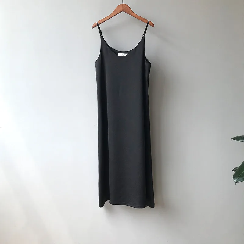 2020 Explosion New Retro Satin Dress Female Simple Fashion Sexy Take Outer Wear Dungaree Dress French Temperament Dress
2020 Explosion New Retro Satin Dress Female Simple Fashion Sexy Take Outer Wear Dungaree Dress French Temperament Dress