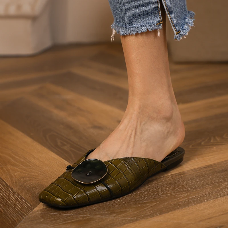 2020 Women Summer shoes woman Outdoor Slipper square toe Shoes Woman Genuine Leather Fashion Slippers Ladies Sandals 
2020 Women Summer shoes woman Outdoor Slipper square toe Shoes Woman Genuine Leather Fashion Slippers Ladies Sandals