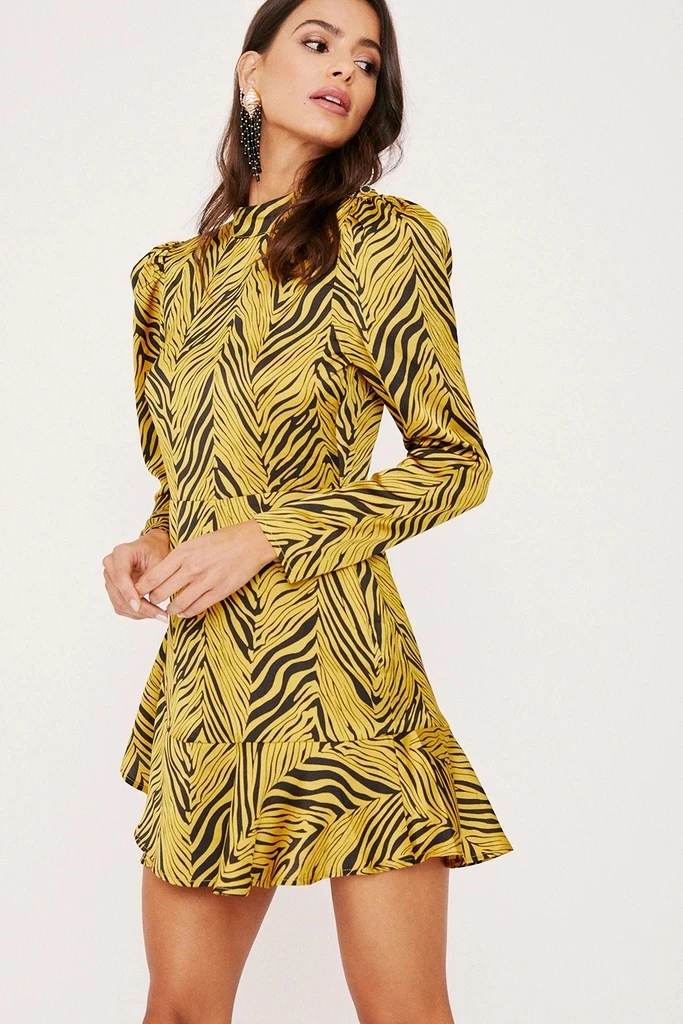 OUMEA Women Spring Tiger Print Dress Long Sleeve Poly Satin Holiday Dress Ruffle High Street Vintage Dress For Ladies 
OUMEA Women Spring Tiger Print Dress Long Sleeve Poly Satin Holiday Dress Ruffle High Street Vintage Dress For Ladies