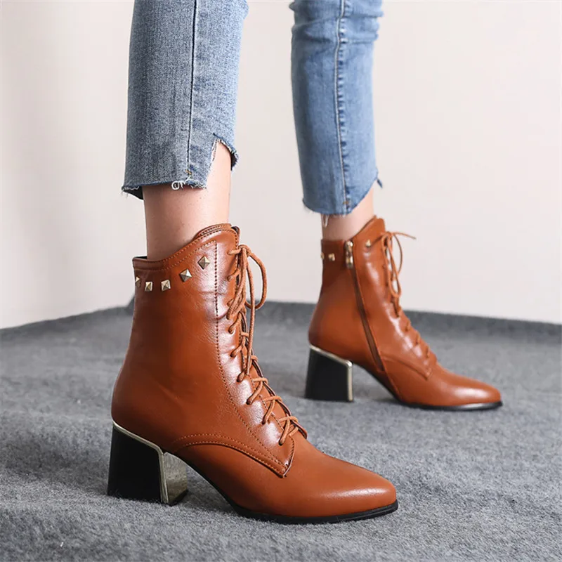 2021Autumn Winter Fashion Мартин Boots Women Lace Up Square Heel Ankle Boots Lady Comfort Pointed Tow Rivet Boots black
2021Autumn Winter Fashion Мартин Boots Women Lace Up Square Heel Ankle Boots Lady Comfort Pointed Tow Rivet Boots black