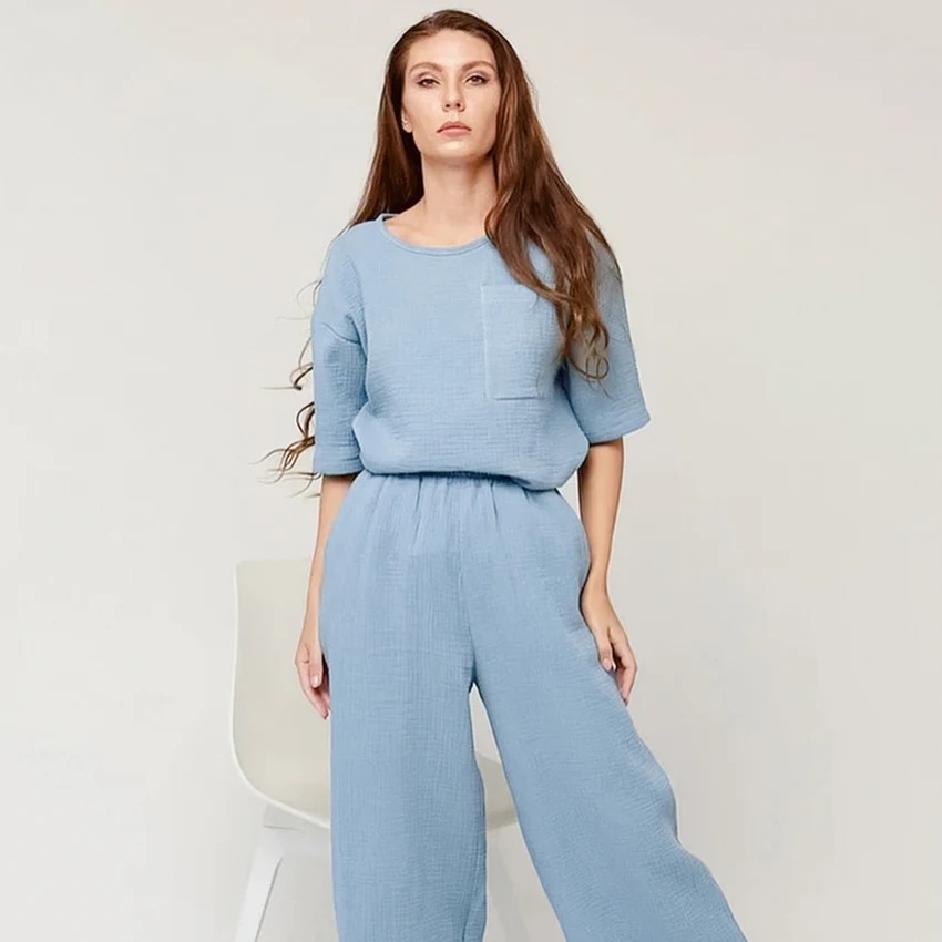 Пижама женская хлопковая свободного покроя, с коротким рукавом и круглым вырезом
Пижама женская хлопковая свободного покроя, с коротким рукавом и круглым вырезом