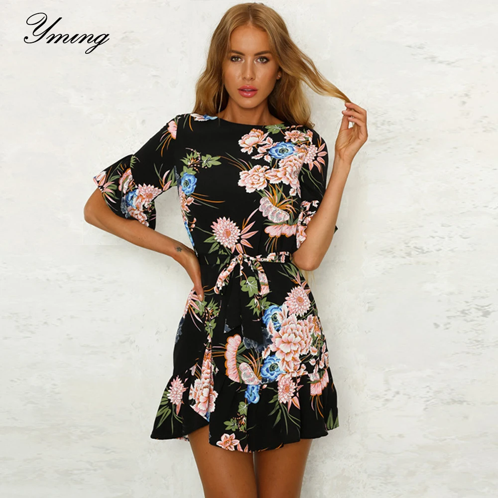 Женское винтажное платье с цветочным принтом, коротким рукавом и поясом 
Женское винтажное платье с цветочным принтом, коротким рукавом и поясом